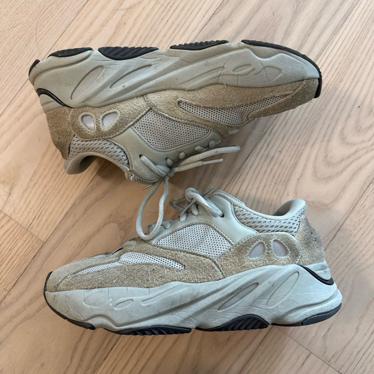 Adidas Yeezy 700 Salt size mens
