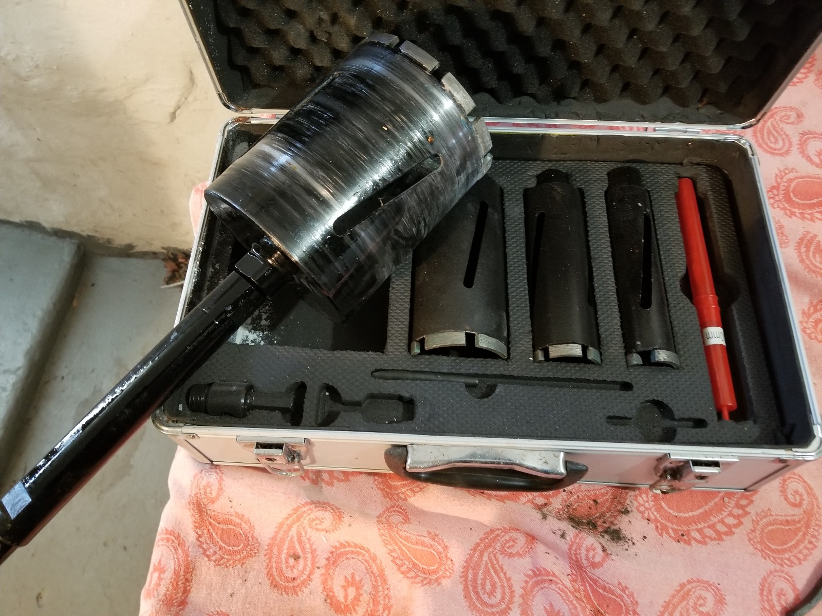 Diamond hole bits
