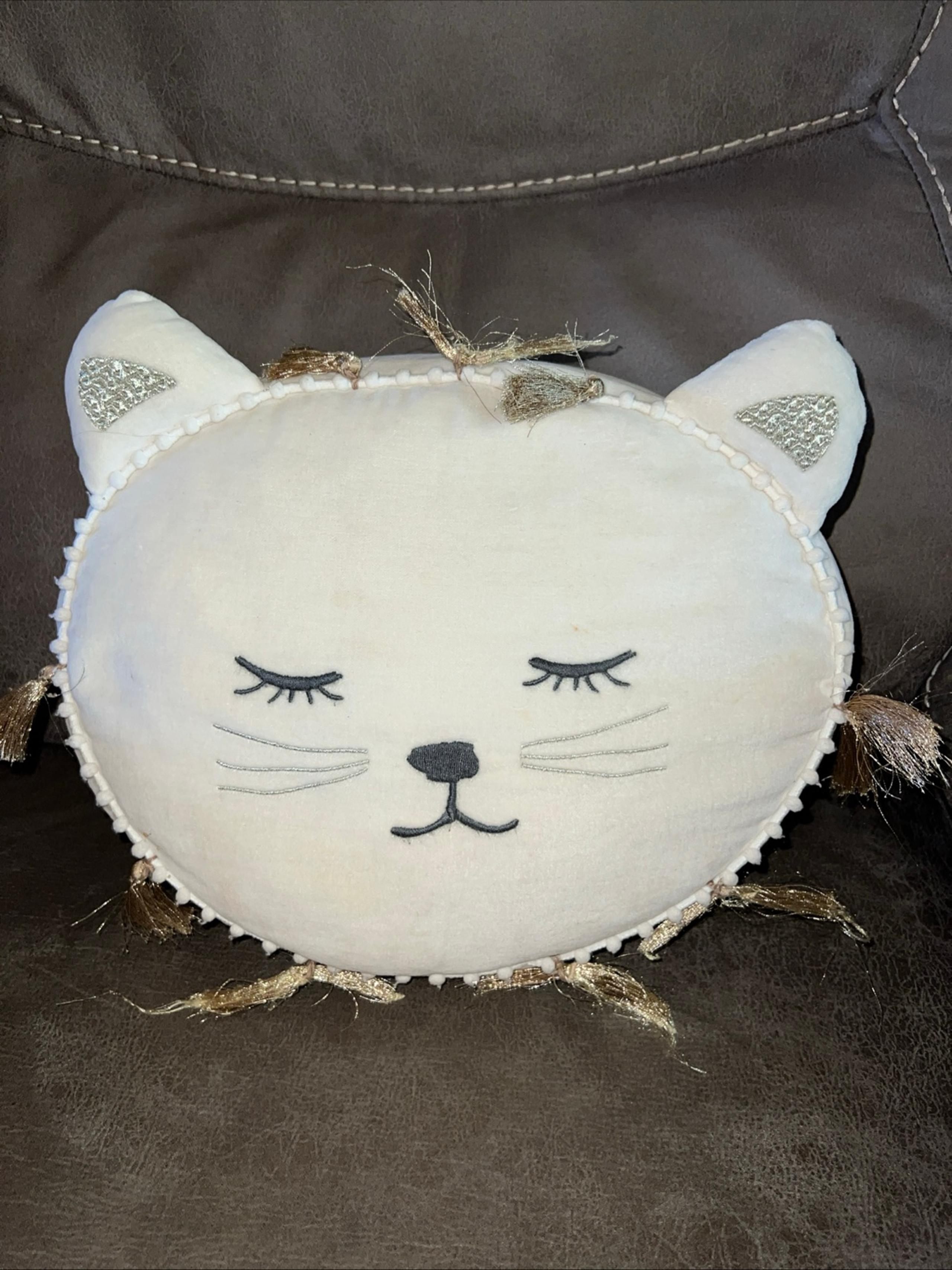 Cat Pottery Barn Kids Emily & Meritt White Decorative Cat Pillow w/ Gold Tassels