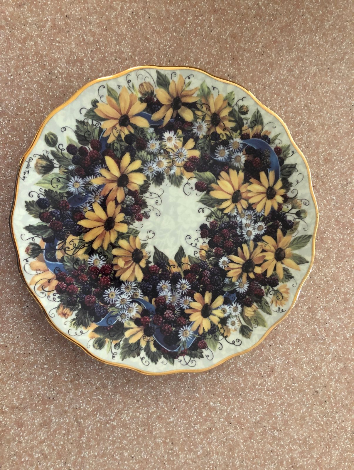 Decorative collectible plates