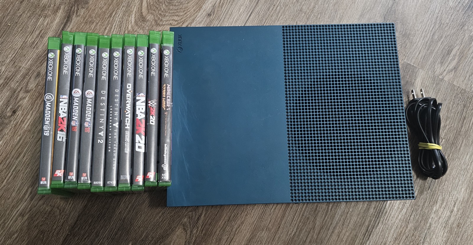Xbox One S Deep Blue Special Edition Bundle 500GB Bundle 10 Games