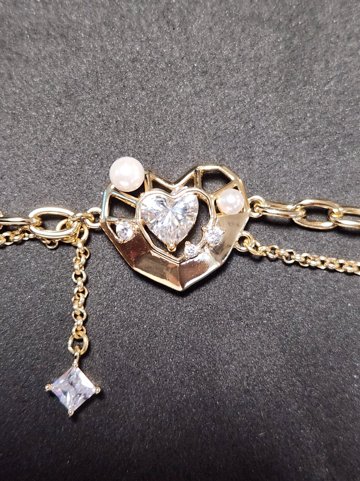 Beautiful Elegant heart shape bracelet with white stones and two small pearls