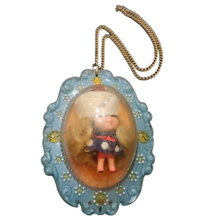 Little Kiddles Loreliei 1966 Fun Pendant Necklace (A4935)