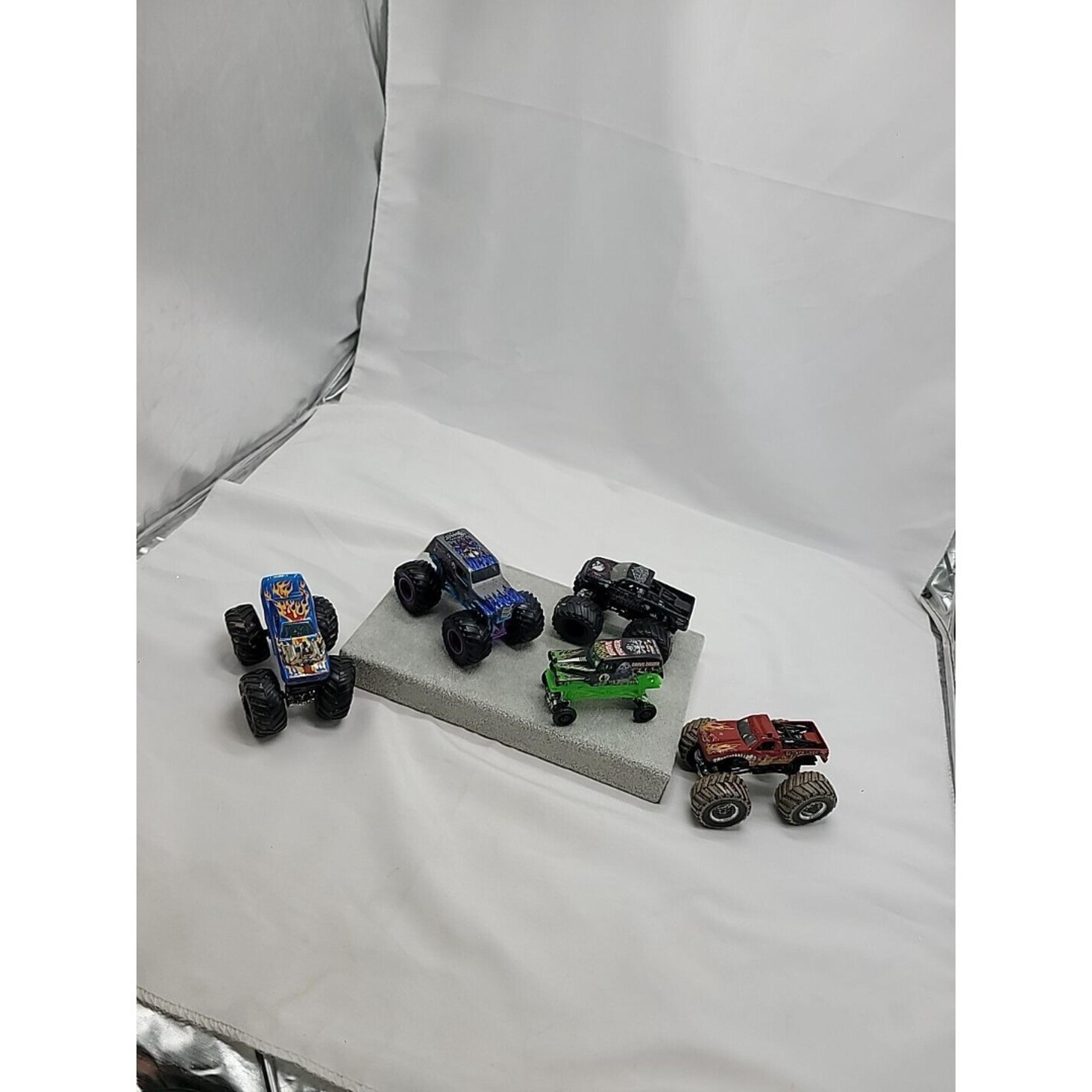 Lot Of 5 Monster Jam Monster Truck Grave Digger Metal Mulisha Son Uva Dig 1:64