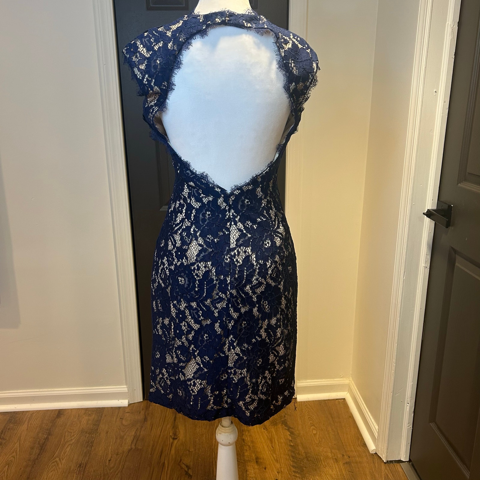 Aidan Mattox Womens Deep V-Neck Lace Cocktail Prom Dress Open Back Size 8
