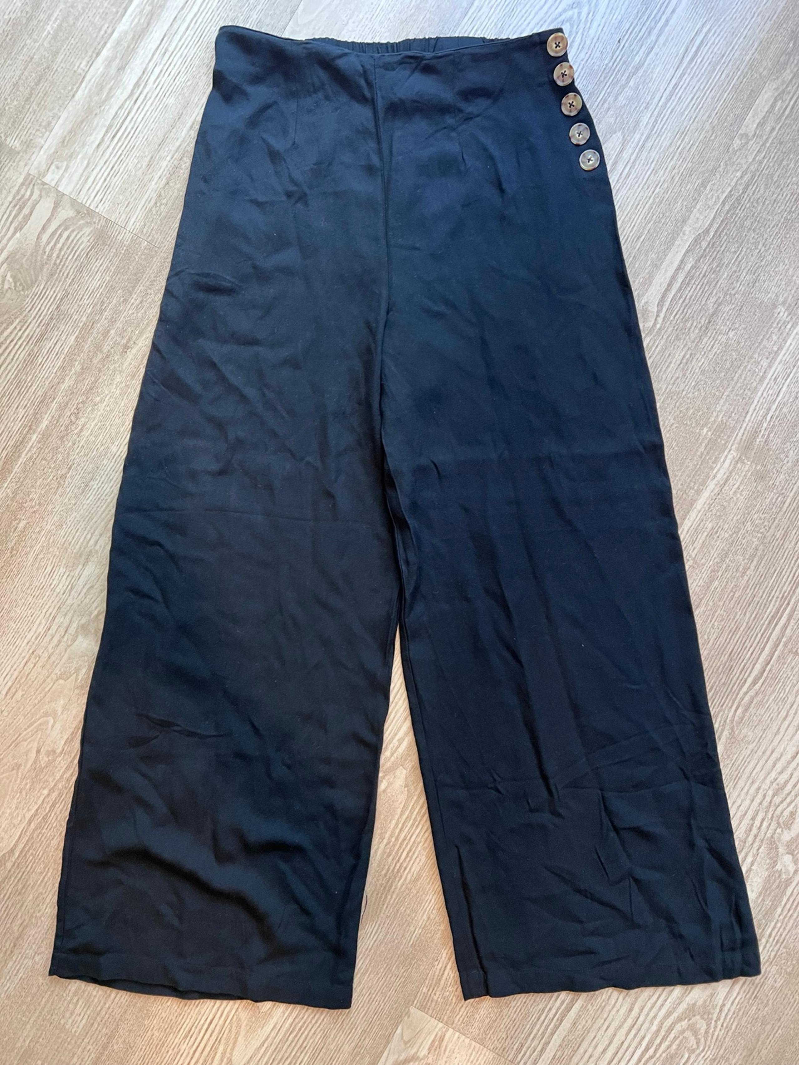 Black wide leg trousers with button detailing - Black flowy comfortable pants