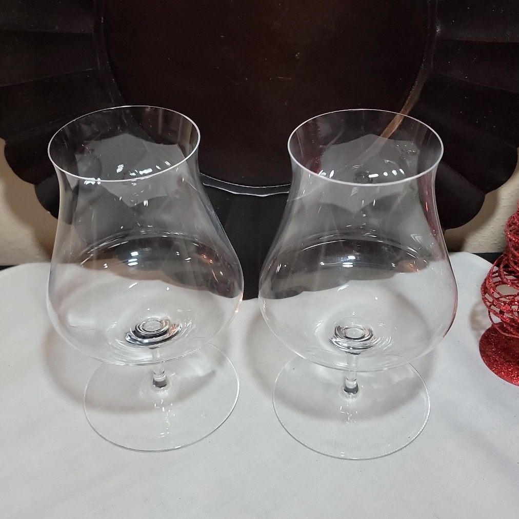 Wine Enthusiast Set Of Two Handblown Wine Glasses.