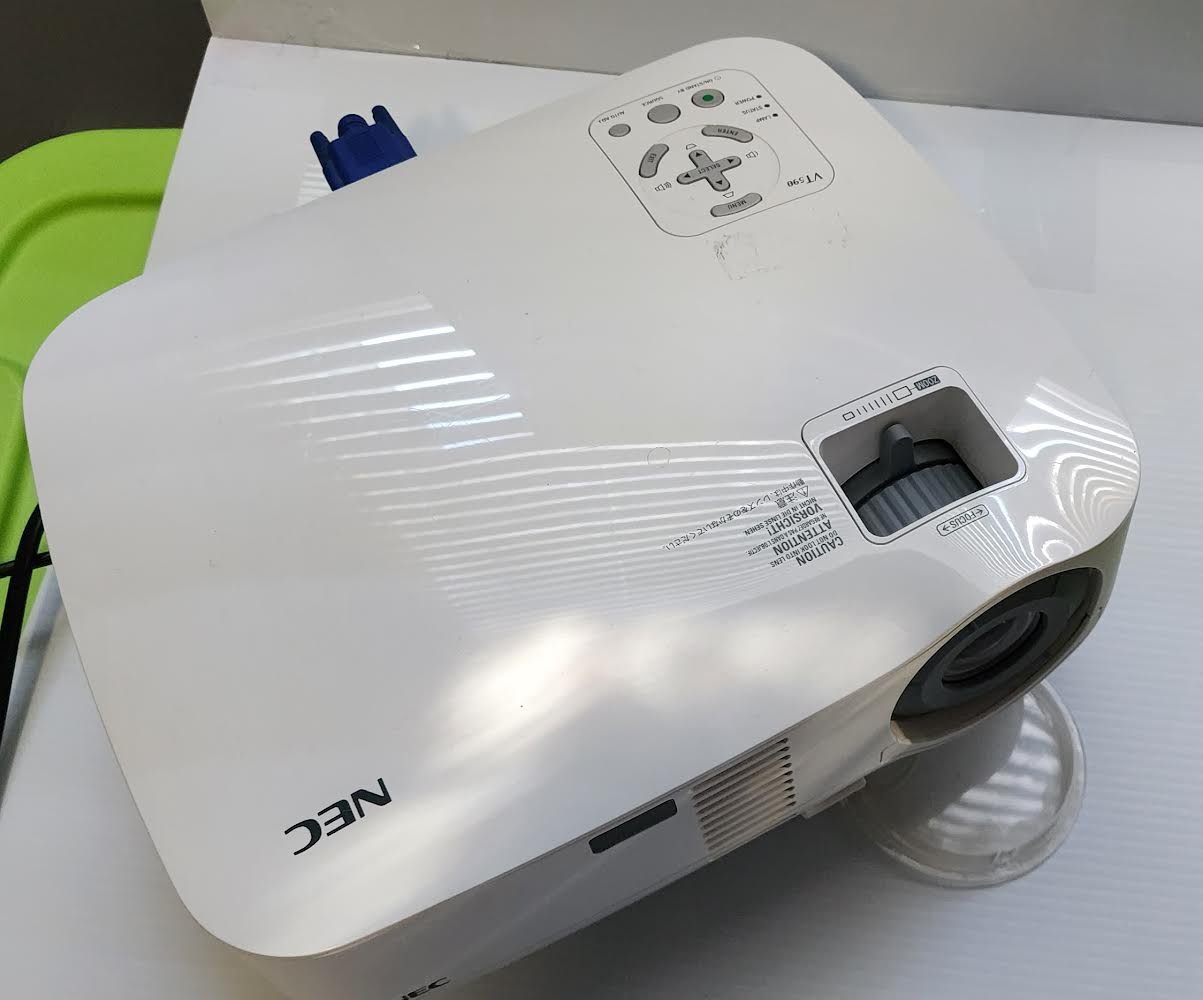 NEC VT590 Projector