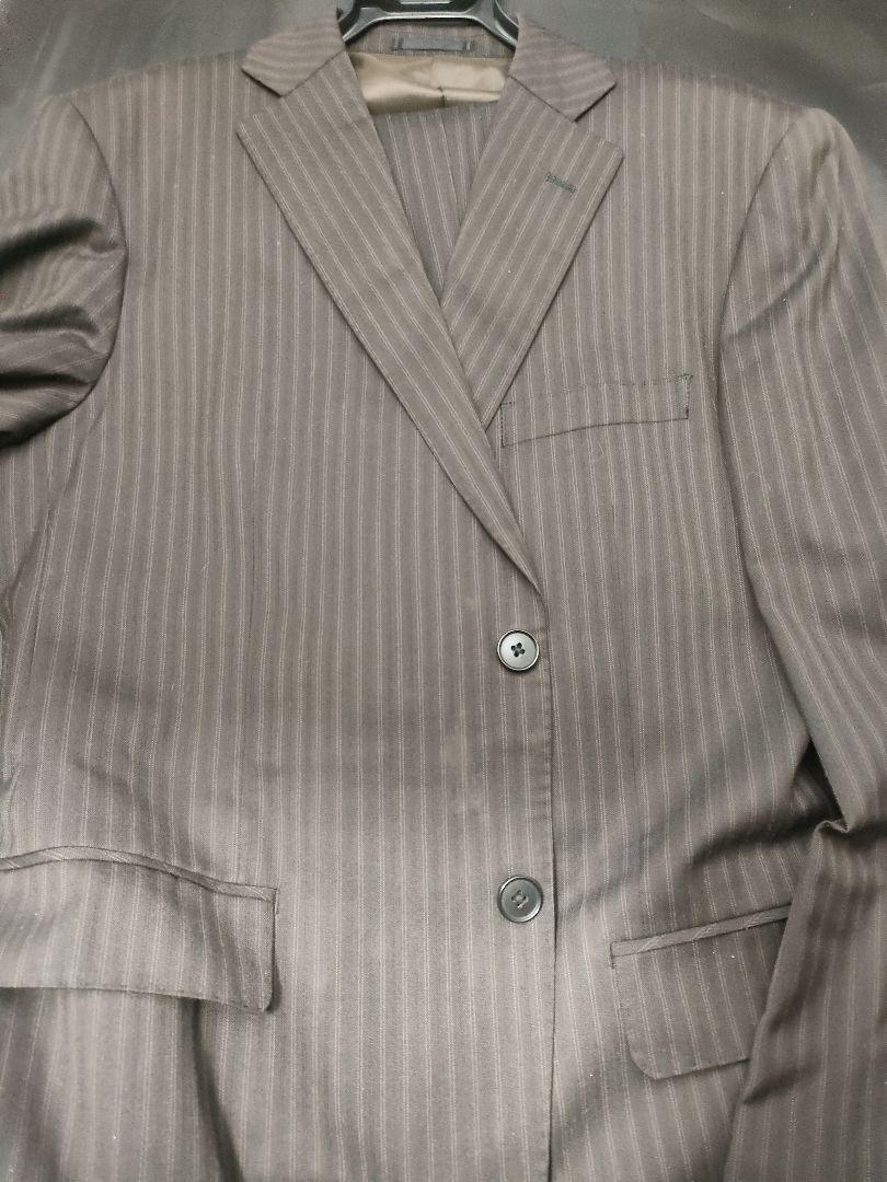 Aoki suit, brown, with two bottoms, no damage to the fabric.