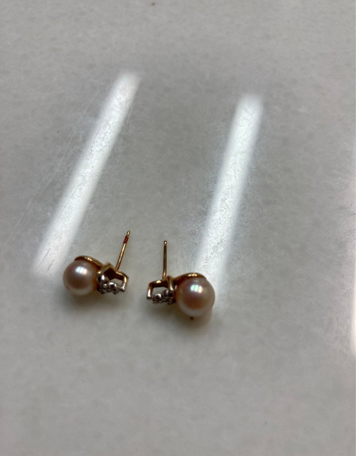 14 k yellow gold Diamond white pearl ea