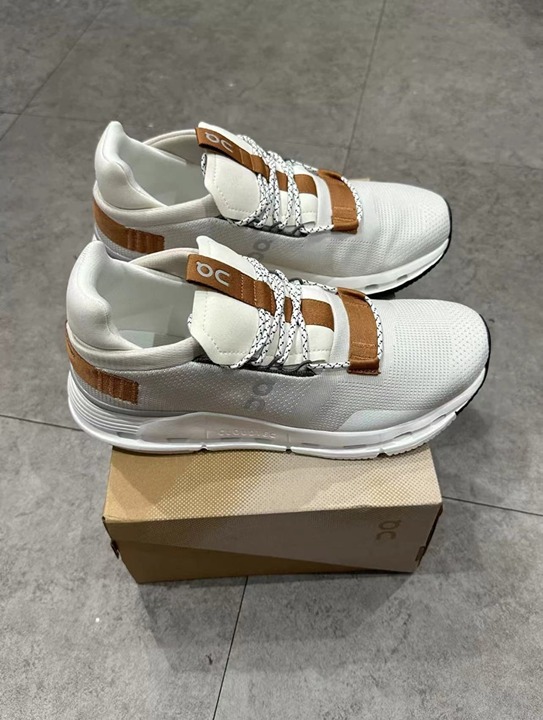 •BRAND NEW• Casual Fashion Sneakers White/Pearl On Cloud Size US 8.5