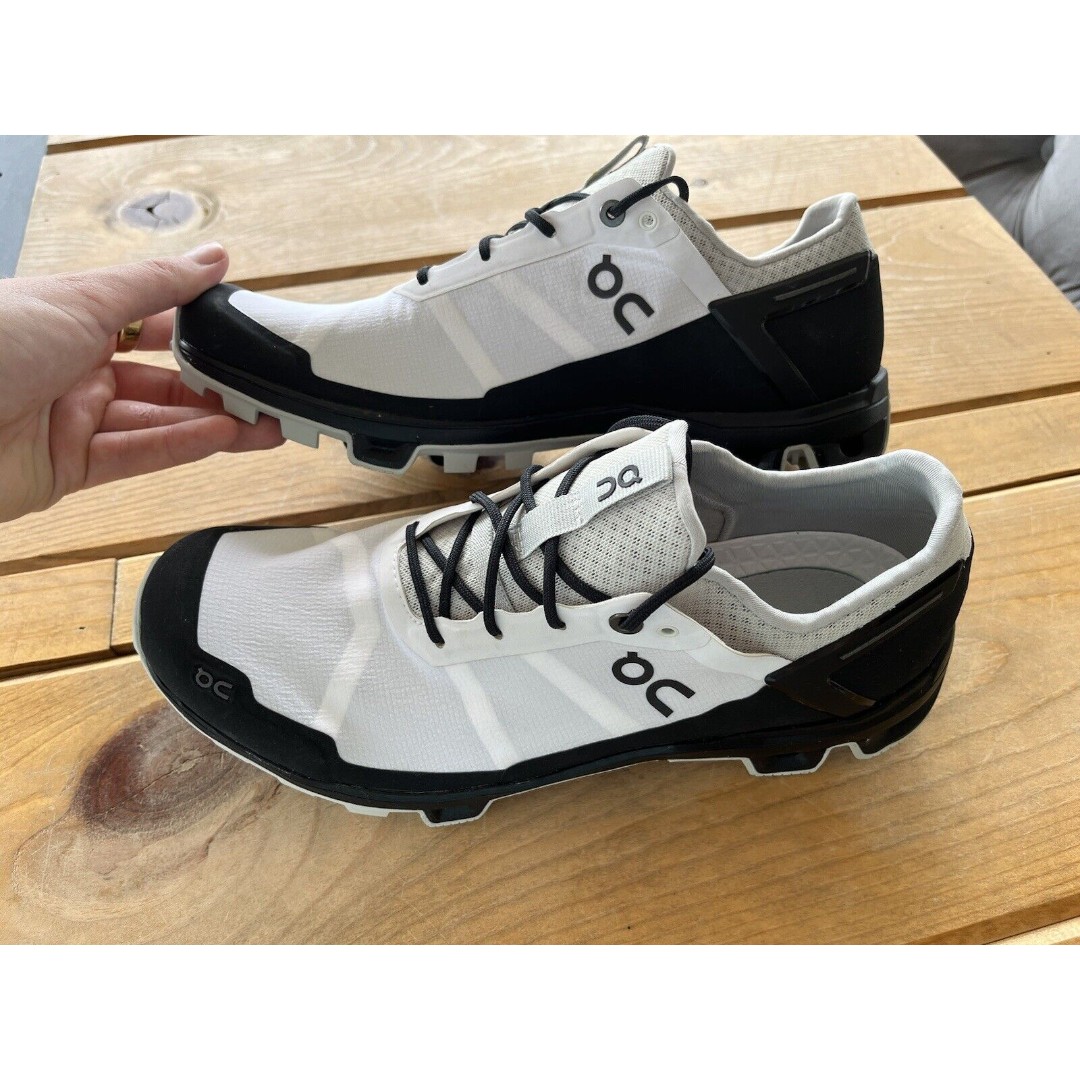 NEW ON Cloud Cloudventure - Women’s Size 10 - Black/White