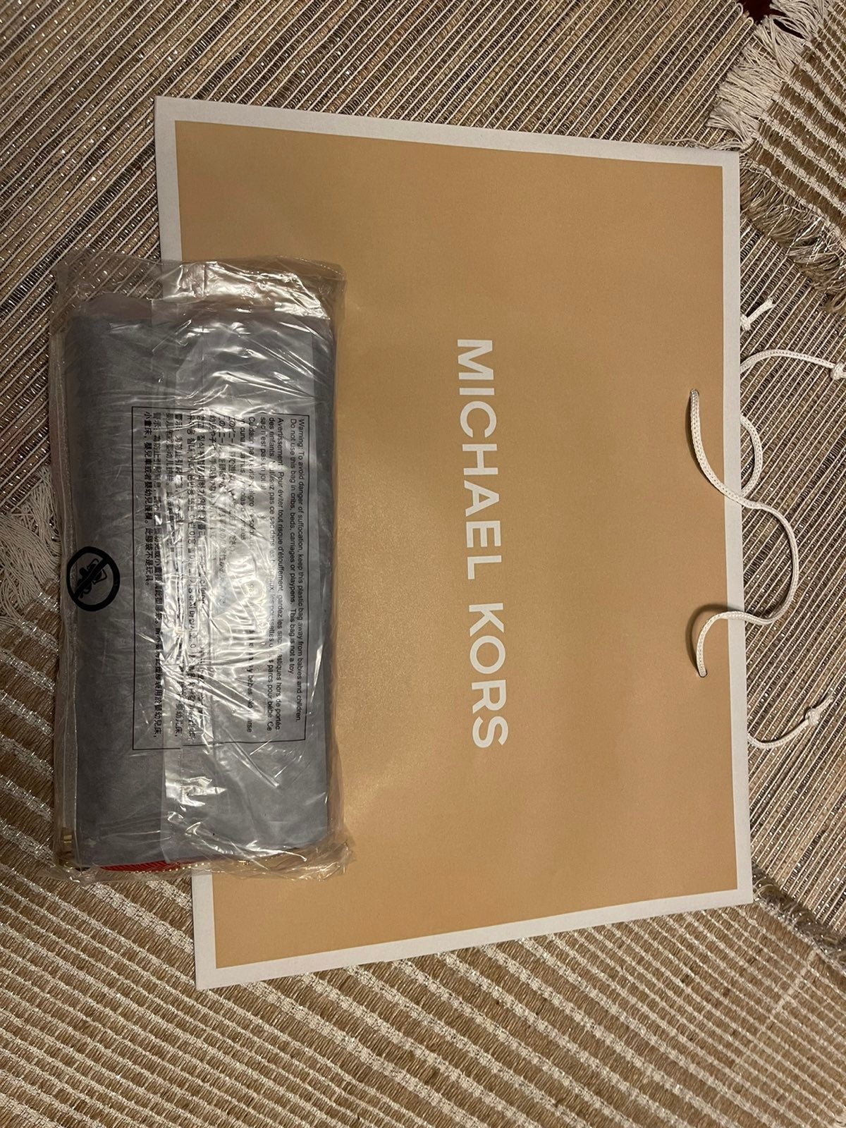 Michael Kors Large Jet Set Travel Convertible Wallet