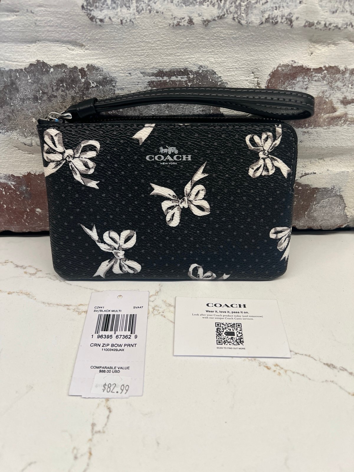 Coach wristlet bow black and white CZ441 NWT
