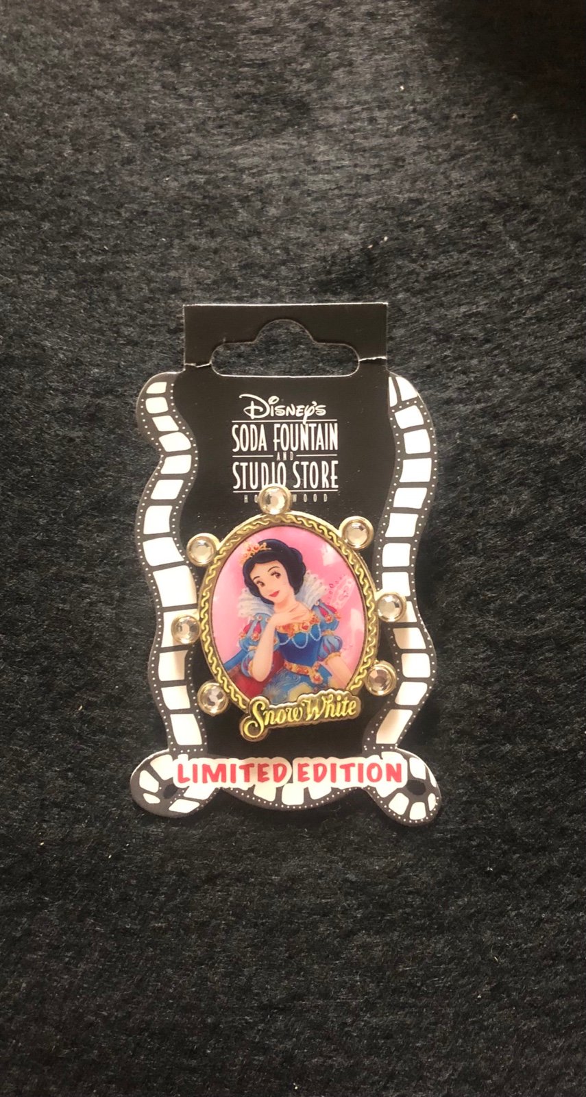 Disney DSSH DSF Rare Snow White Mirror with White Stones LE Pin