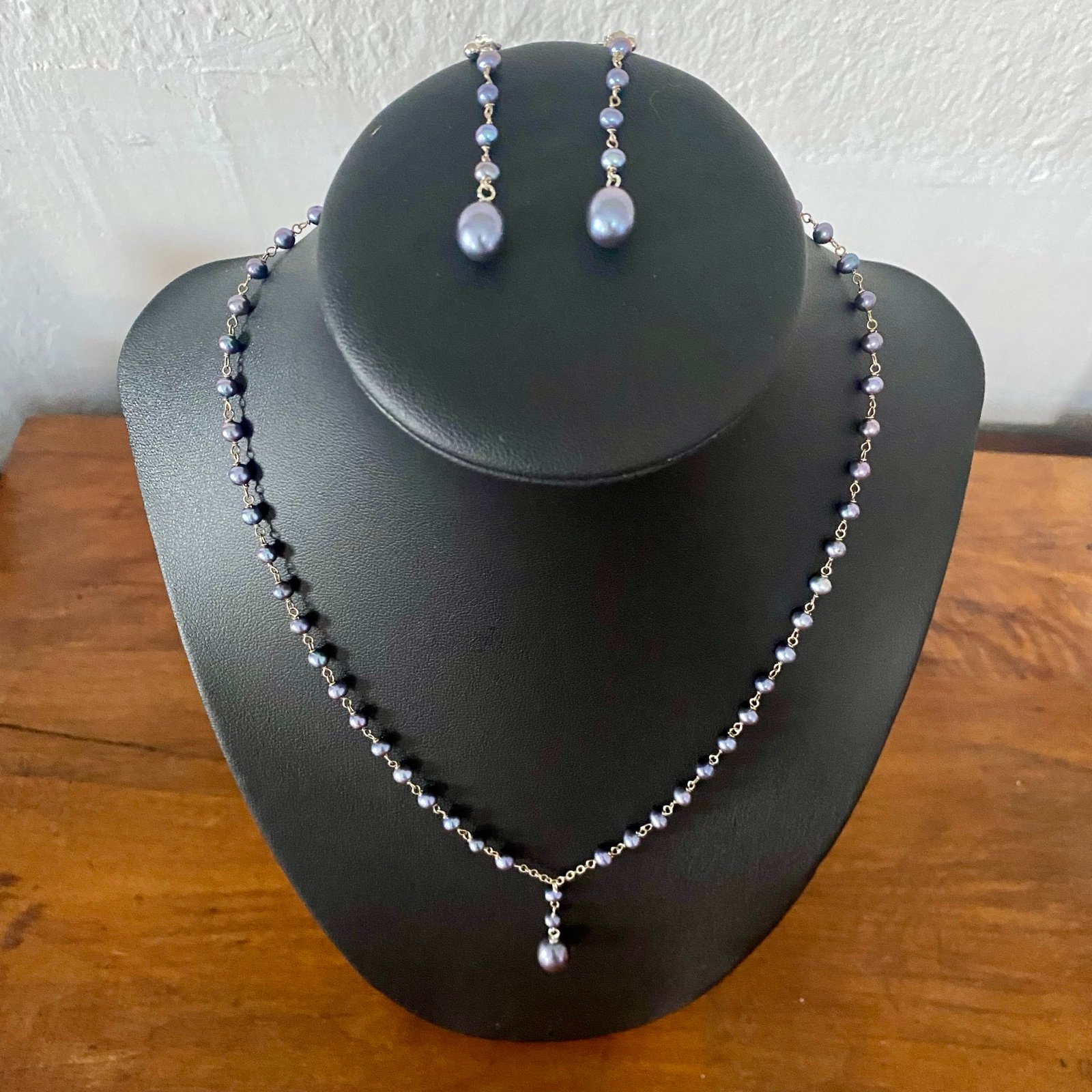 Vintage Tahini black Pearl Y lariat necklace and matching earrings 10K