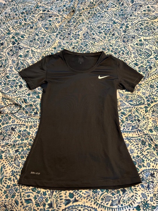 Nike dry fit black shirt size medium