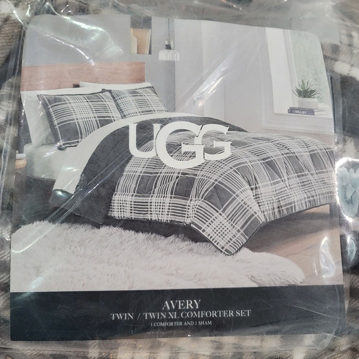 Ugg Avery Reversible plaid warm thick soft comforter size XL Twin white gray