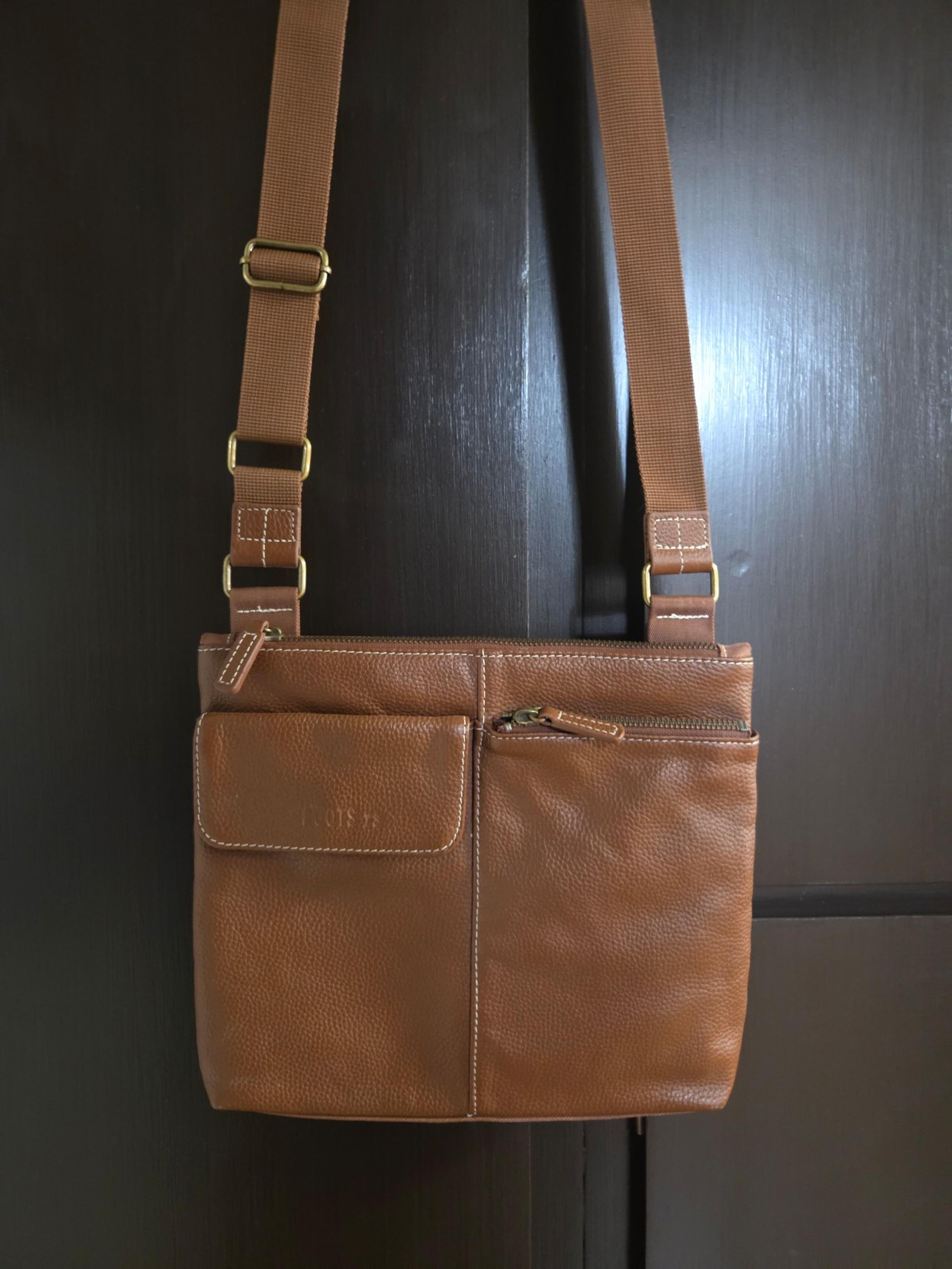 Cross body / shoulder strap Roots purse
