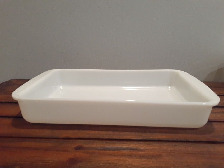 Vintage Pyrex 232 Opal 13.5 White Lasagna Casserole Dish