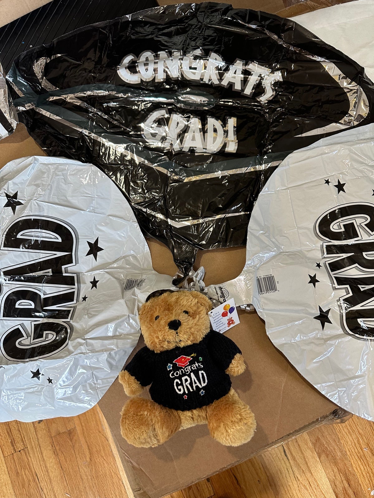 Graduation bear with three Mylar balloons -9 sets