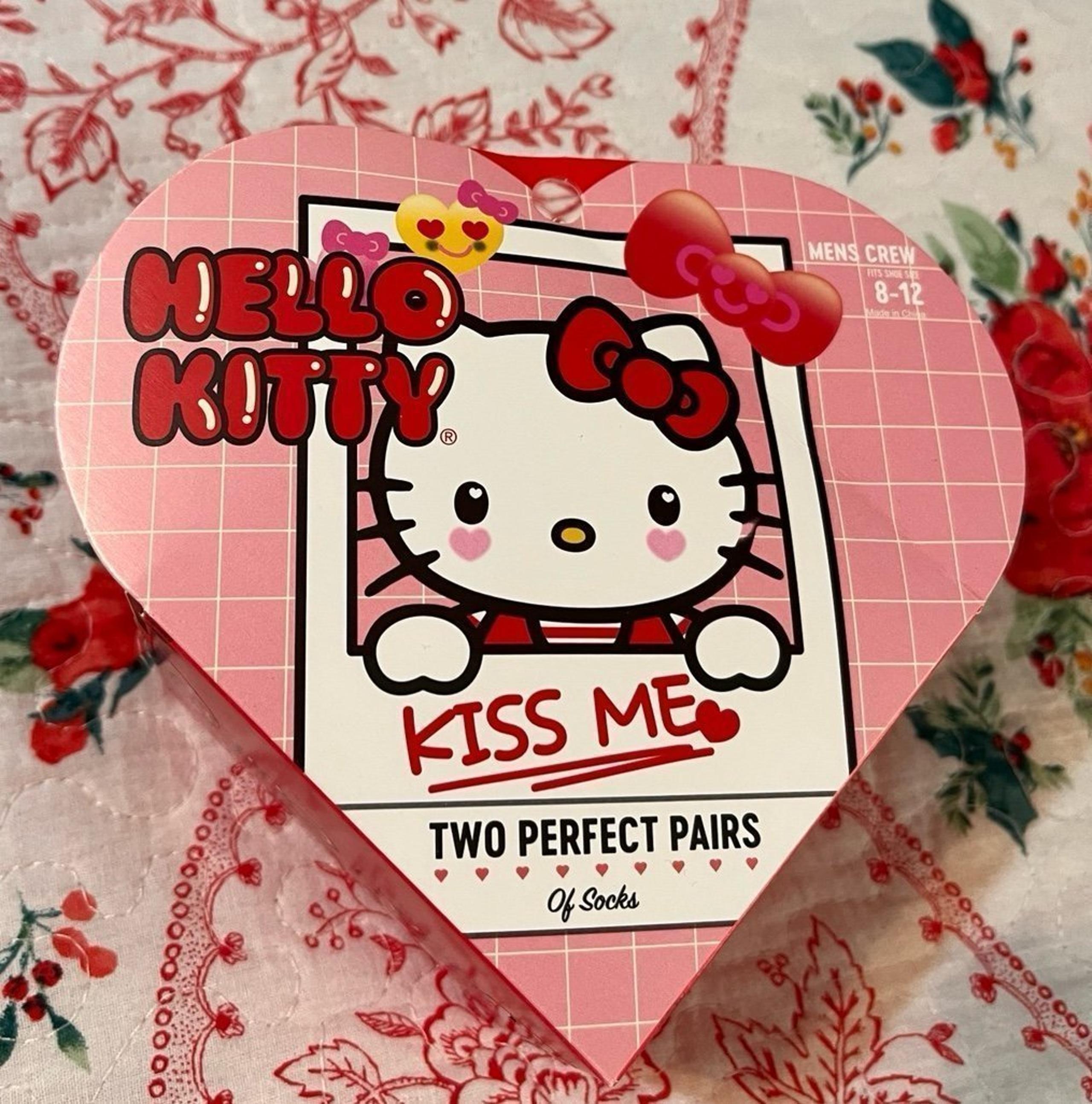 Hello Kitty 2pack Crew Socks. Valentine’s Day. New.
