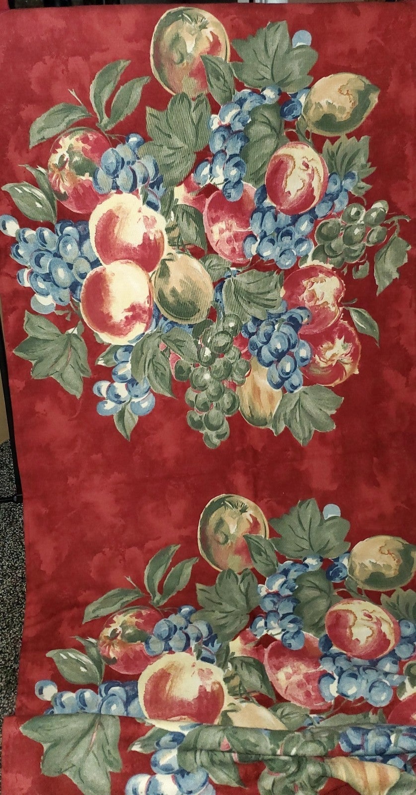 APPLES/GRAPE/LEAVES-BURGUNDY-red wine splash
