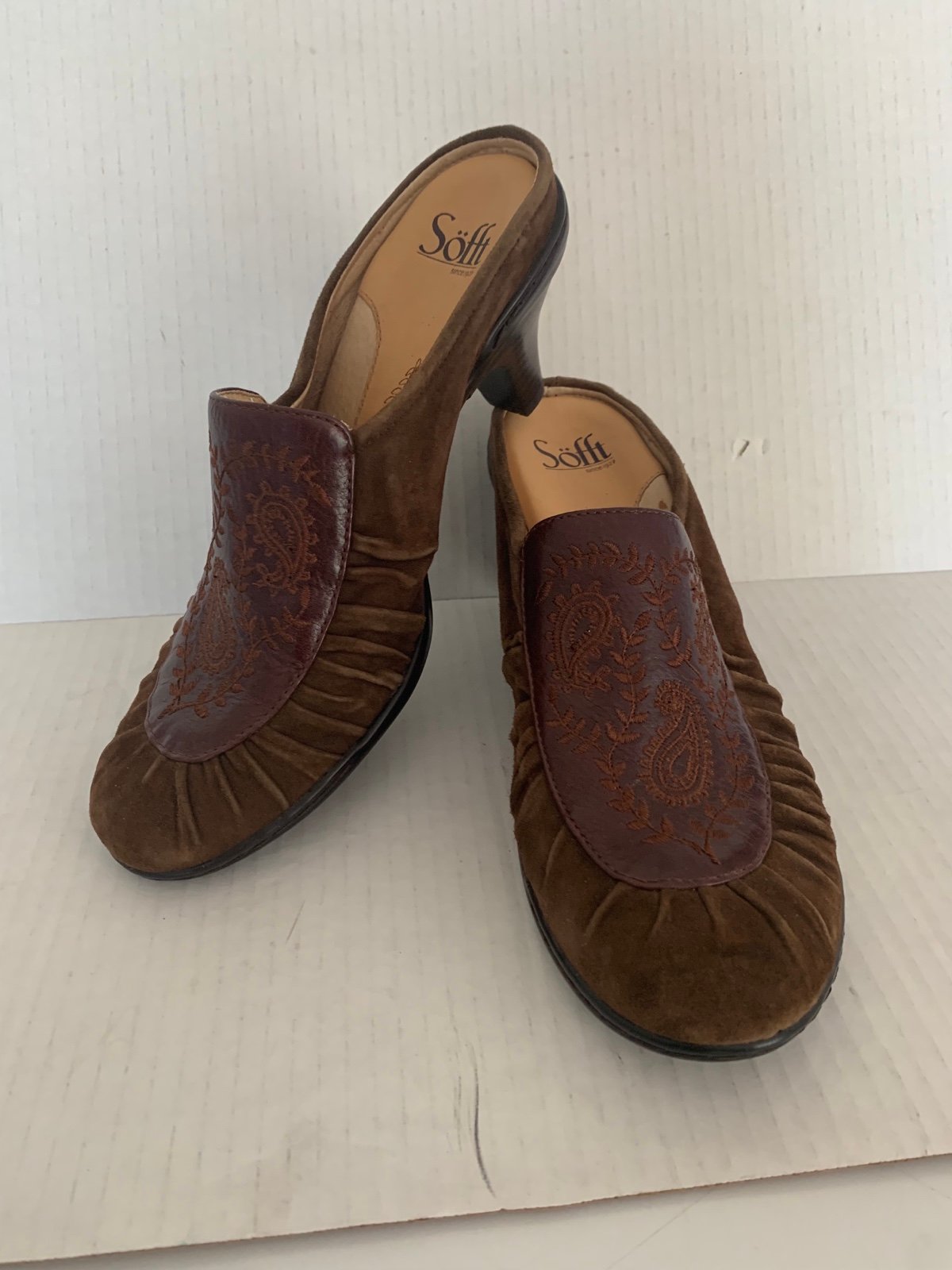 Sofft women’s brown suede & leather clogs shoes size 8.5