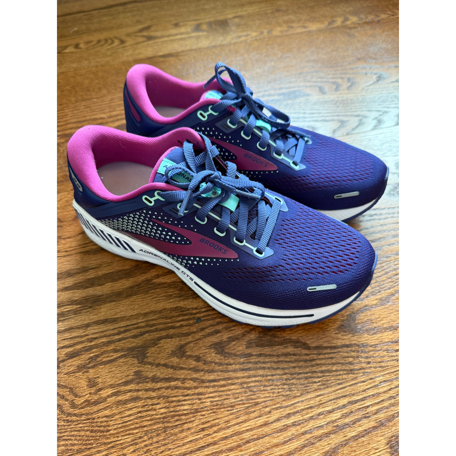 Brooks Women's Adrenaline GTS 22 Running Shoes