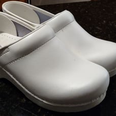 Women's 6.5 to 7 Dansko nursing shoes