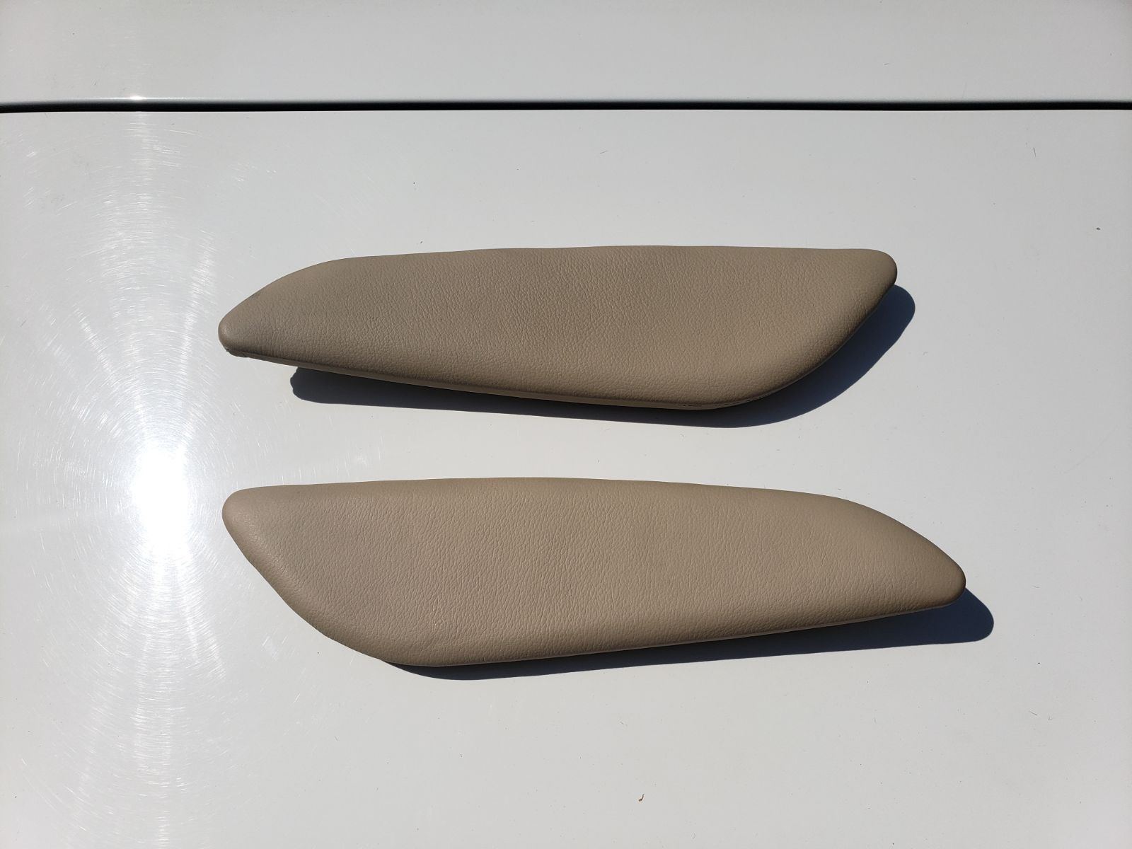 2004 BMW Z4 Center Console side knee pad