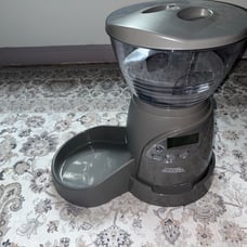 Petmate Automatic pet feeder