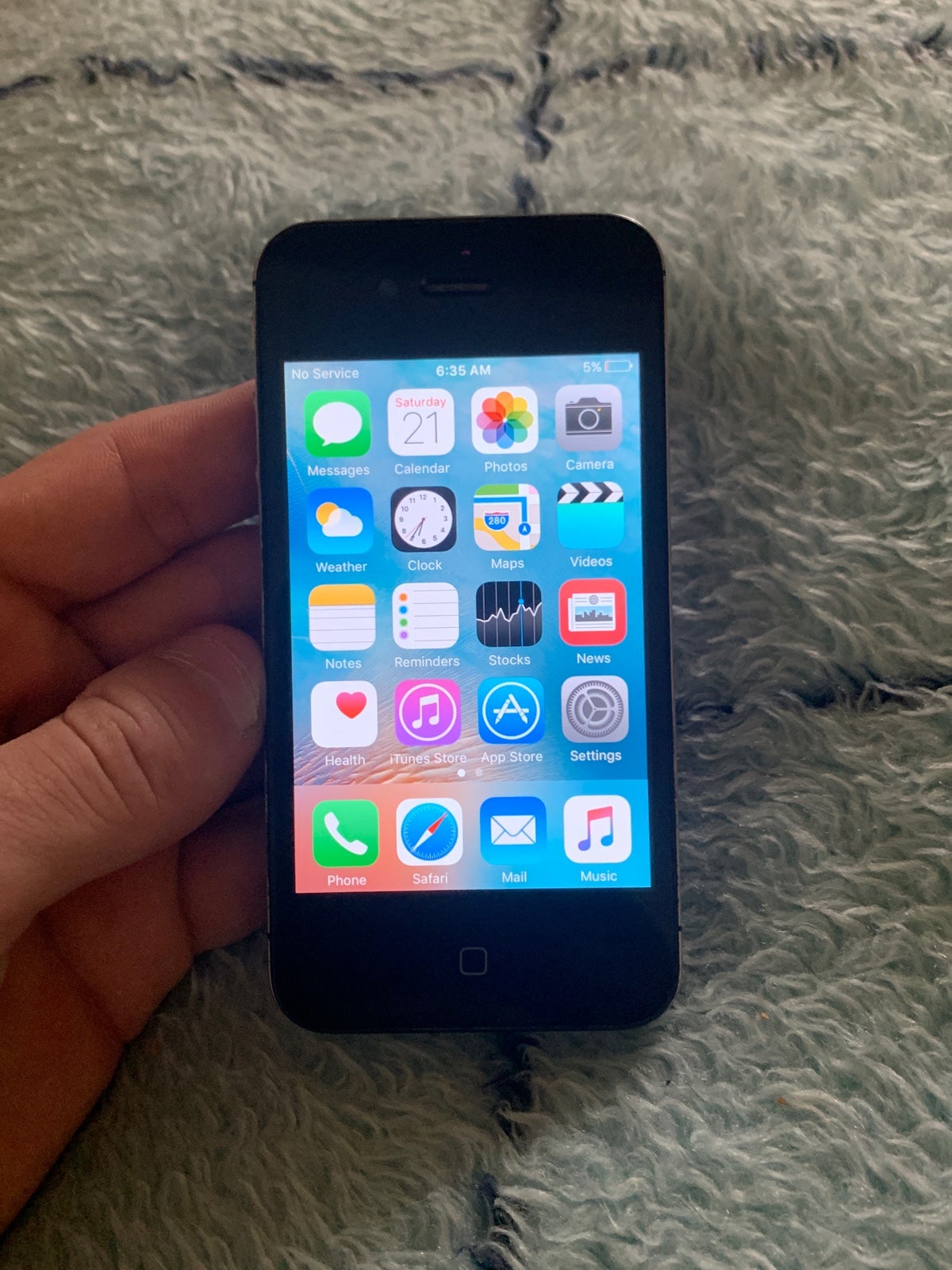 Apple iPhone 4S 16GB in Black for Unlocked