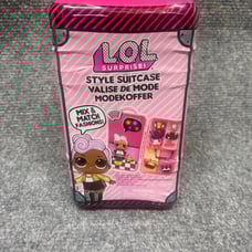 L.O.L. Surprise! Style Suitcase Electronic Playset - D.J.
