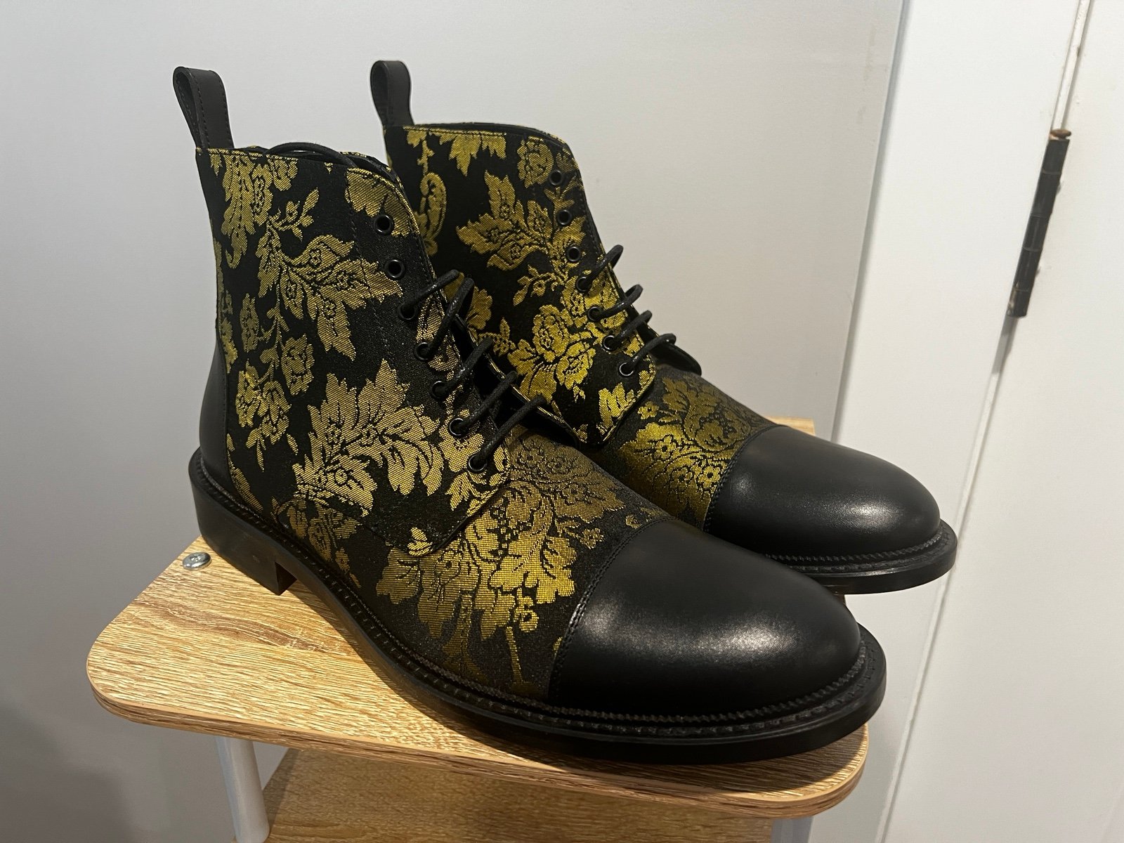 Taft Jack Boot in Floral Size 9 - New Unworn with Box and Accessories