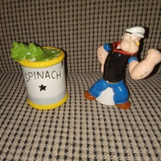Popeye the sailorman and his Spinach magnetic salt an pepper shaker