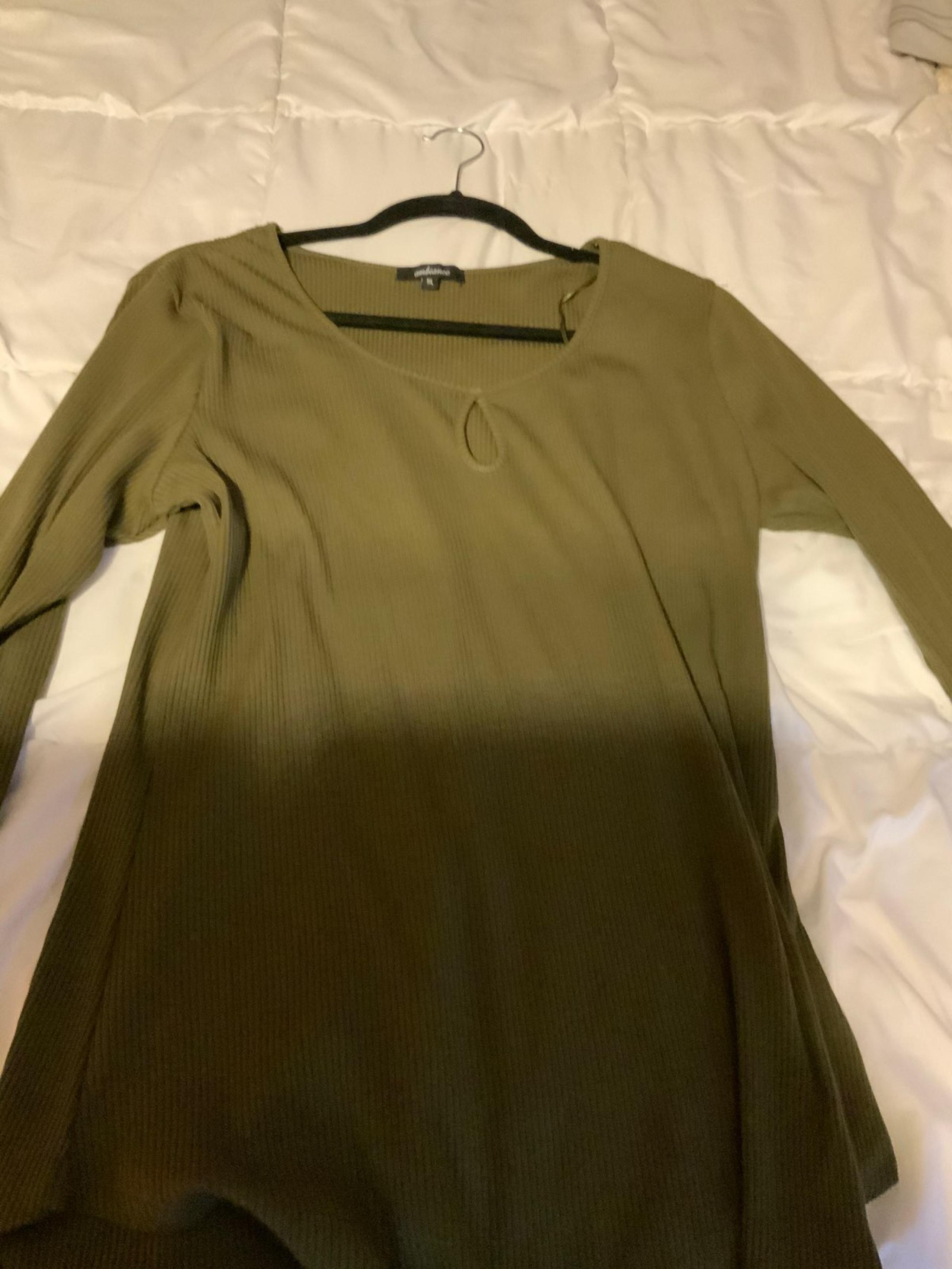 NWOT Women long sleeve green shirt
