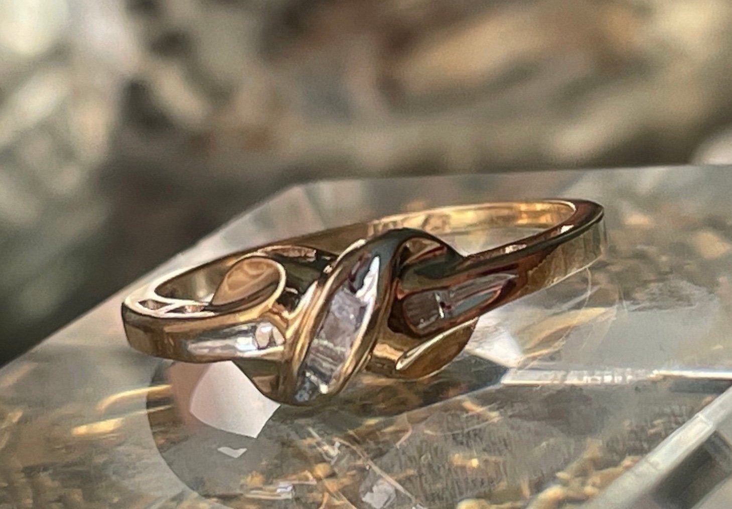 10K YELLOW GOLD & DIAMOND BOW RING SIZE 7-Solid Gold!