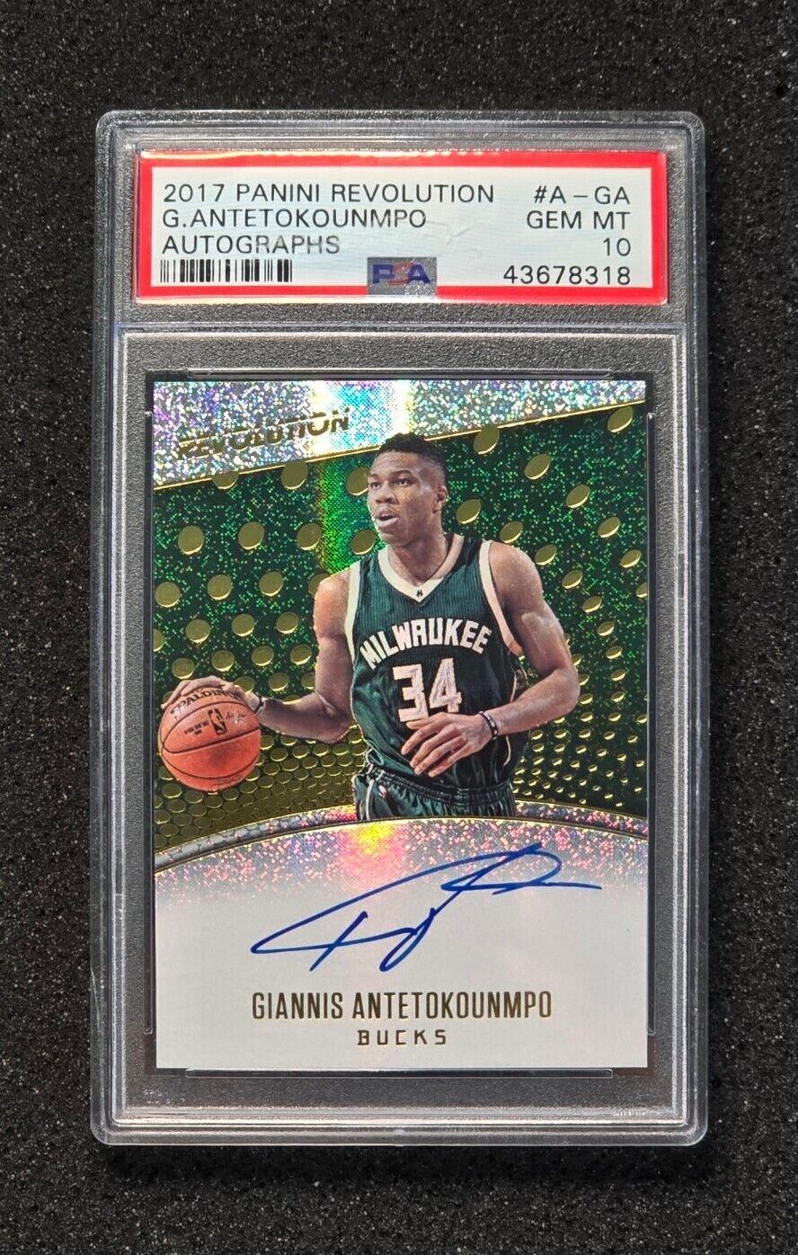 2017 Panini Revolution Autographs GIANNIS ANTETOKOUNMPO On Card Auto PSA 10