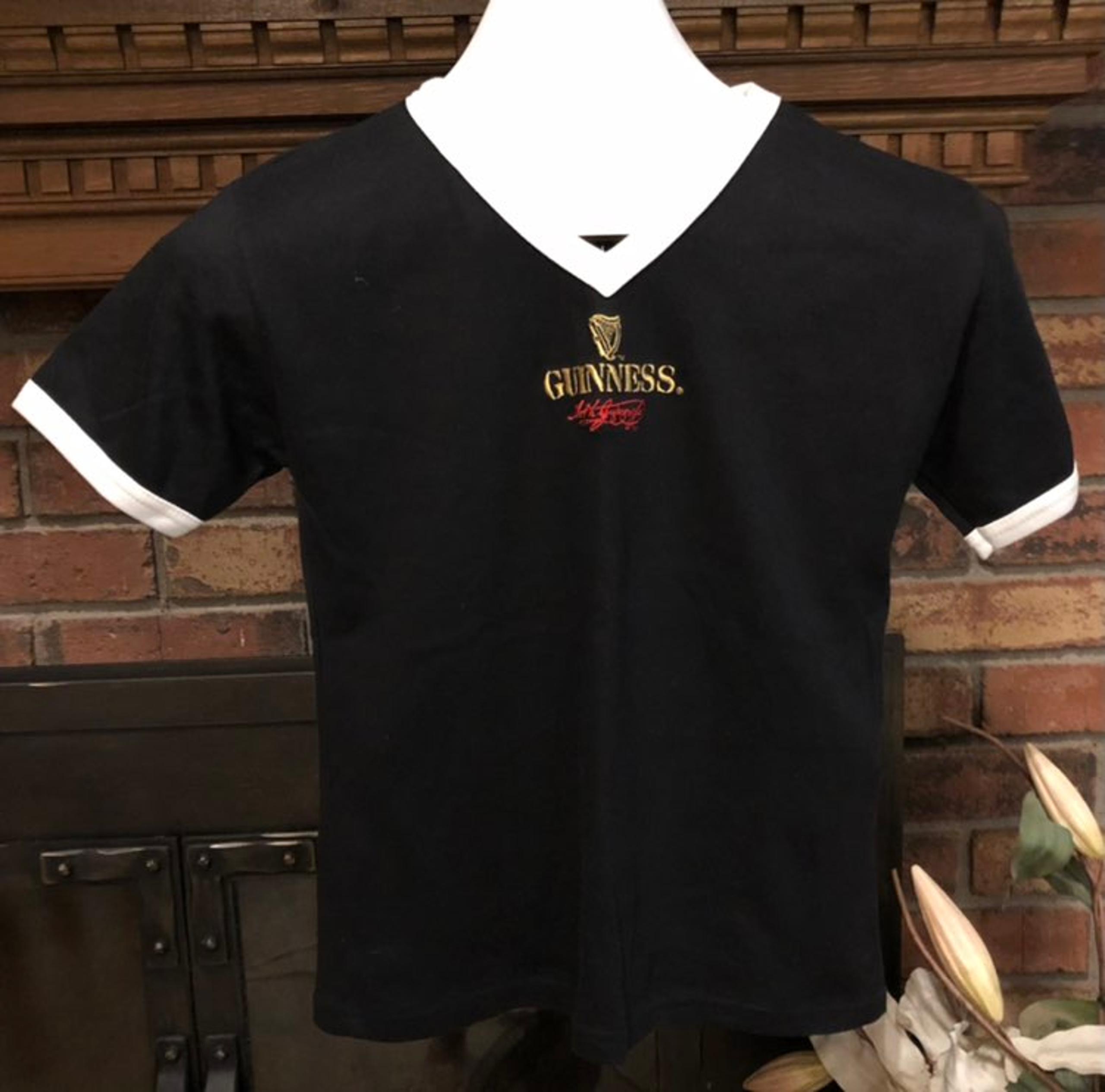 Womens Guinness v-neck t-shirt sz Medium