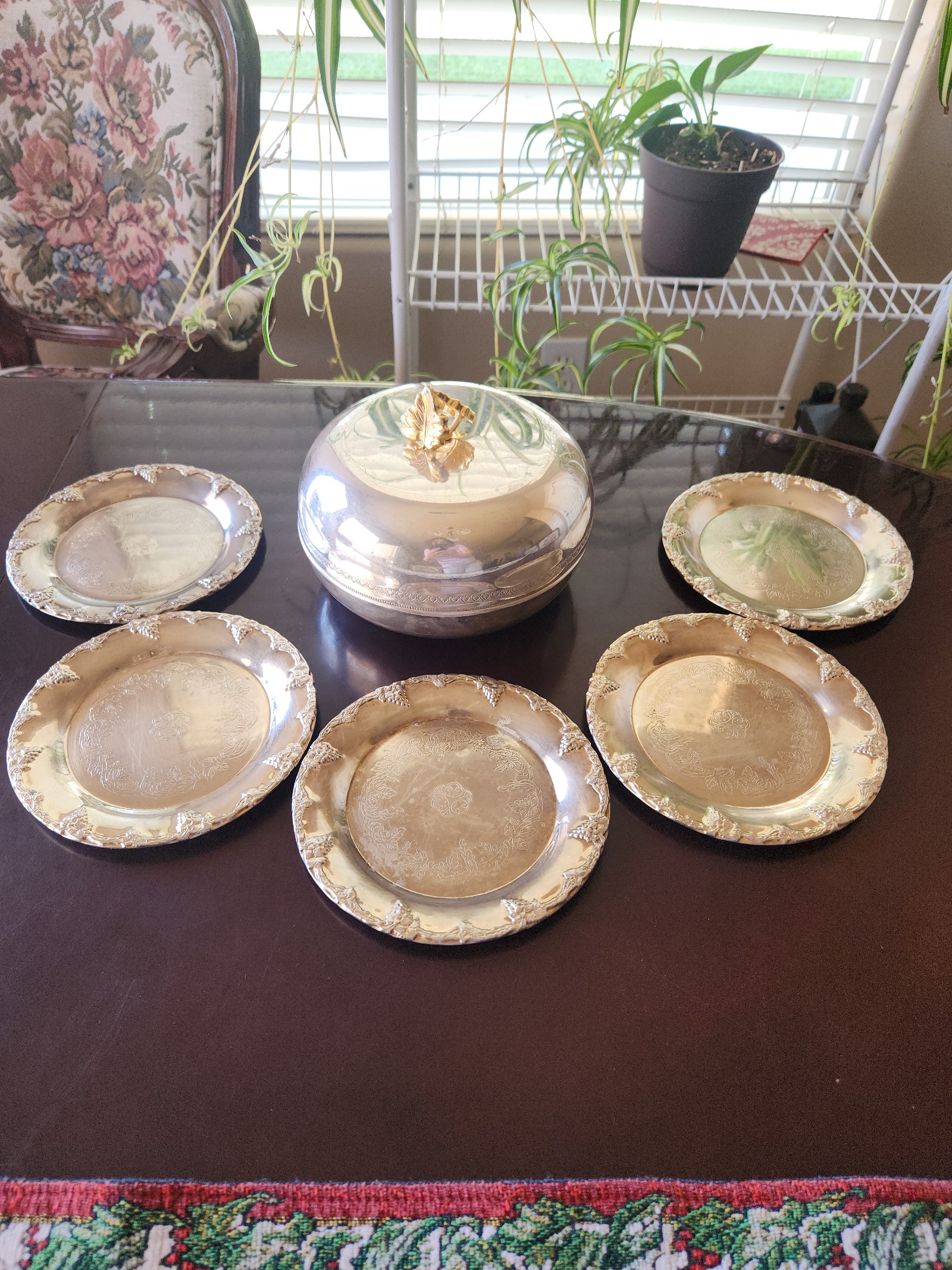 Silver plated apple plates holder