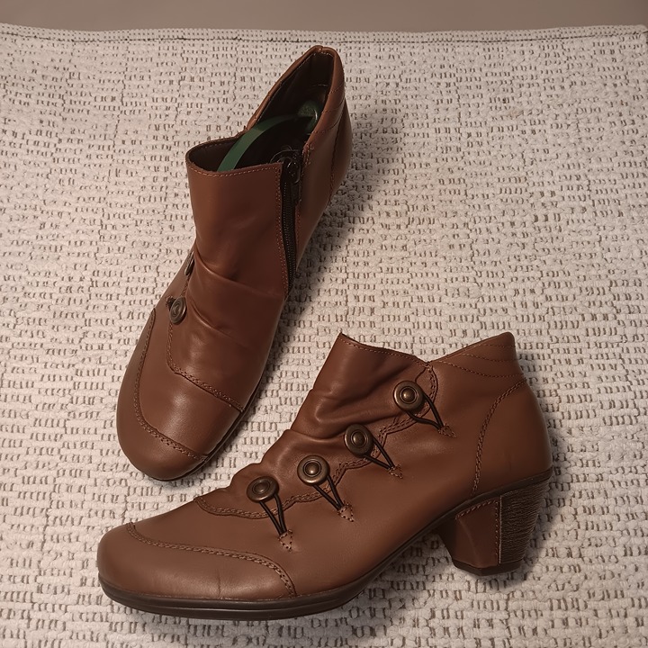 Remonte by Rieker women's 'Annemarie' leather ankle mid-heel booties sz 39 / 8