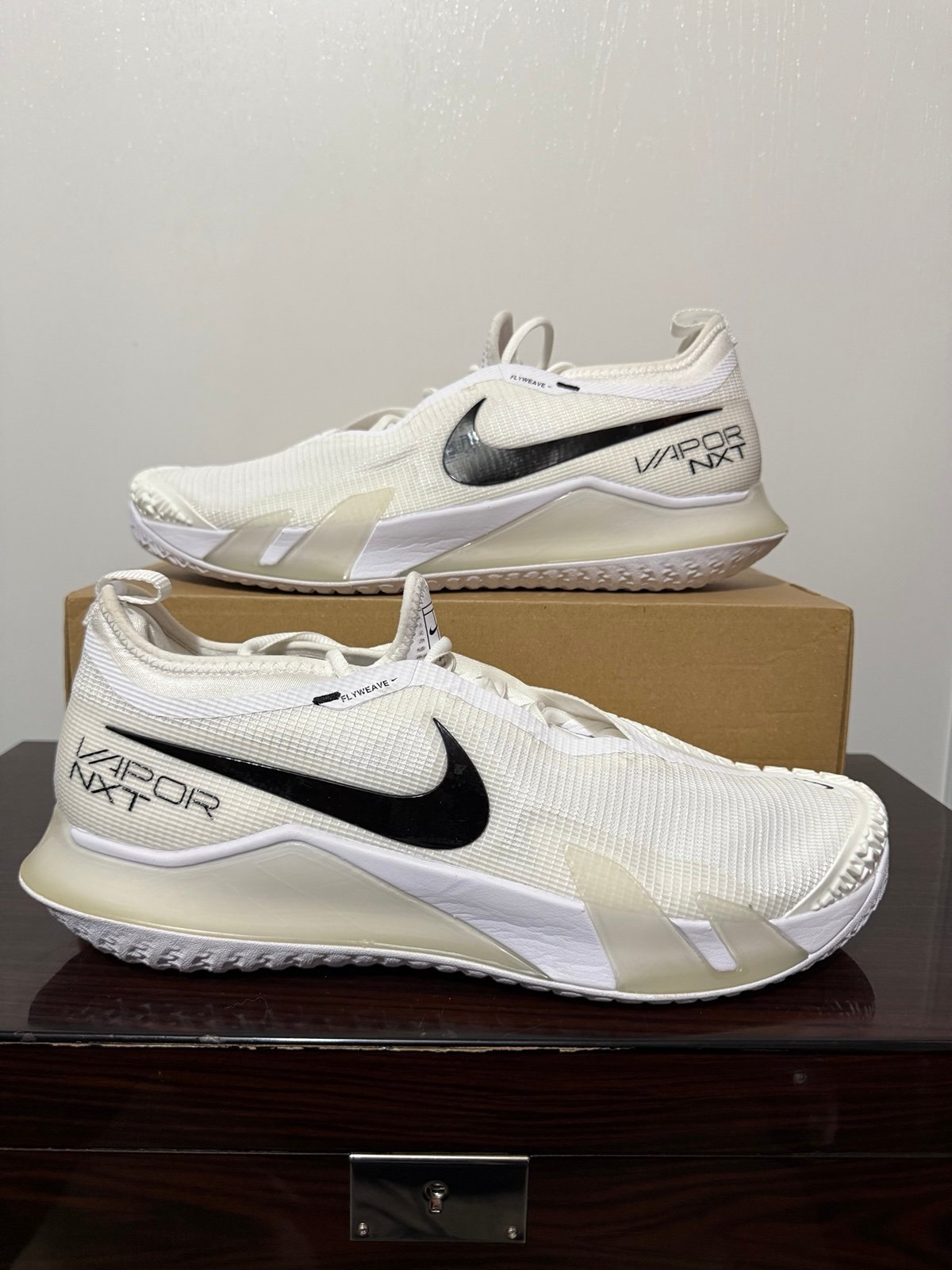 Nike Men’s 11 White Cream React Vapor NXT HC Tennis Sneaker CV0724-101