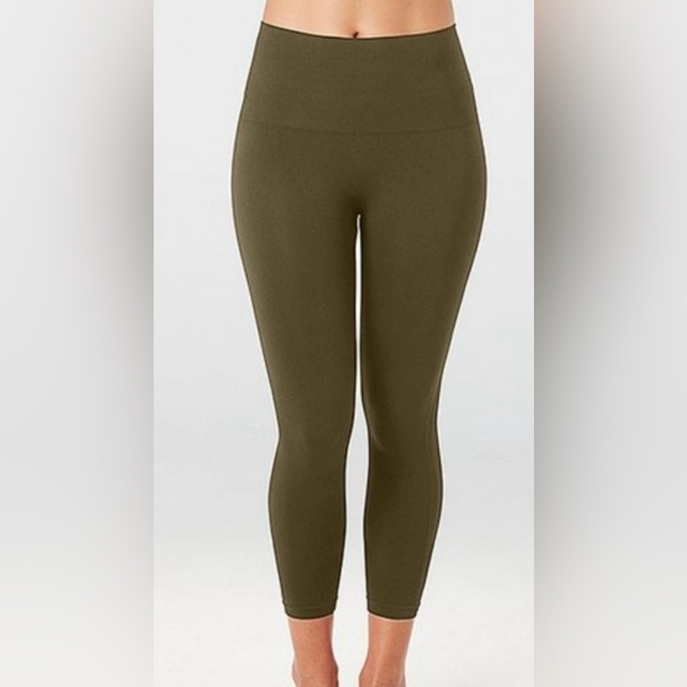 NWT Spanx Look Me Now Seamless Cropped Large Olive Green