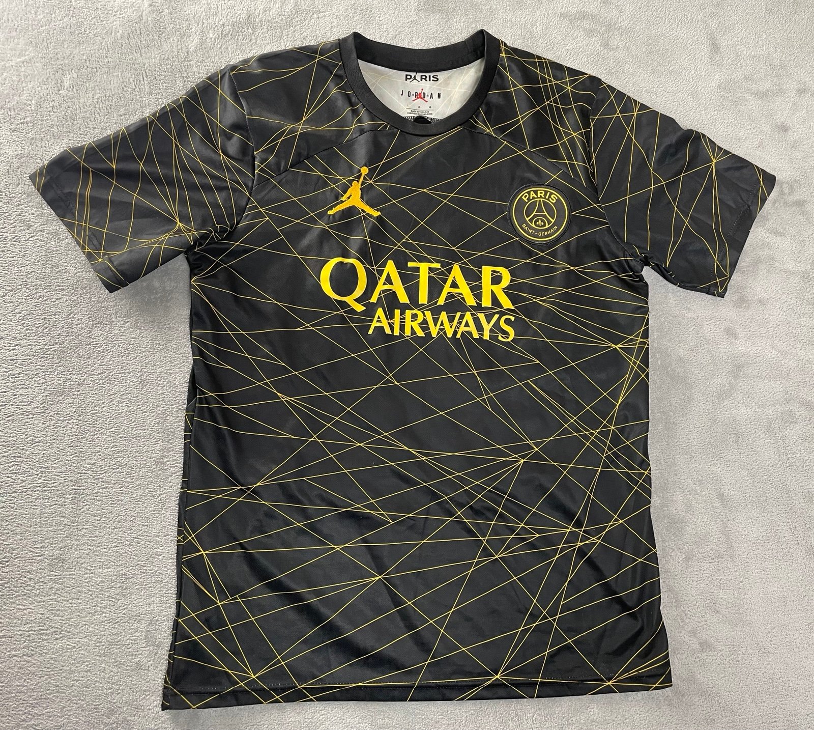 Paris Saint Germain soccer Jersey PSG #19 black yellow adult Large / Medium