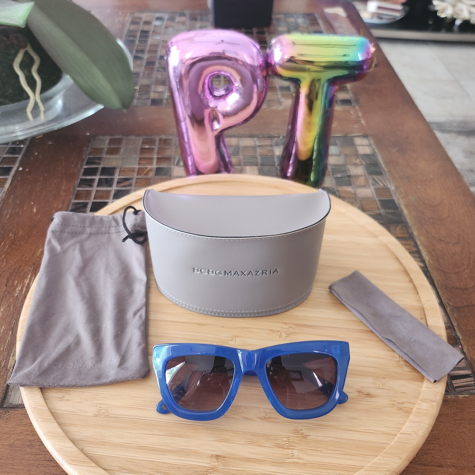 Bcbgmaxazria blue sunglasses with case