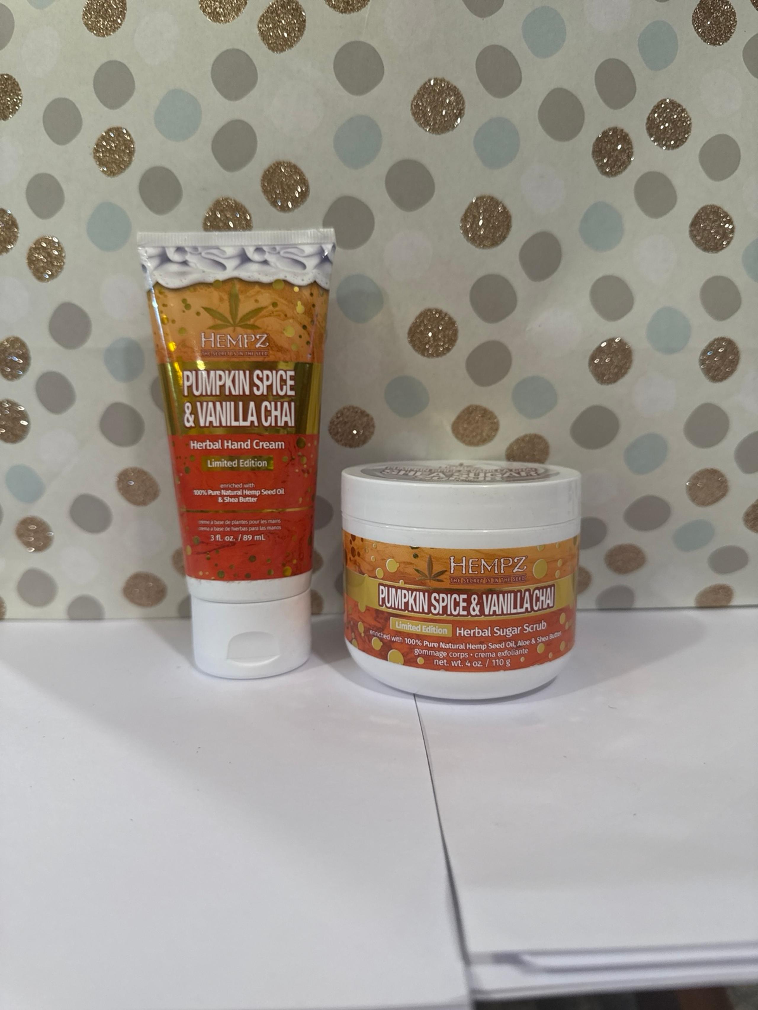 Hempz pumpkin spice & vanilla chair skincare duo