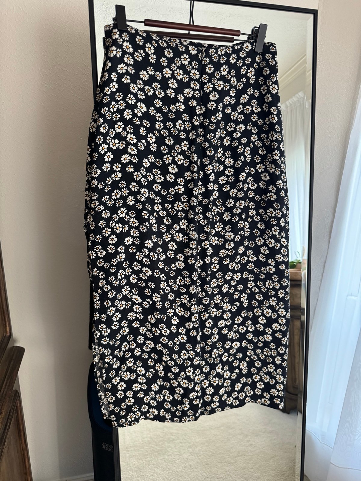Reformation Daisy Midi Skirt Side Slit Black Floral White Daisies