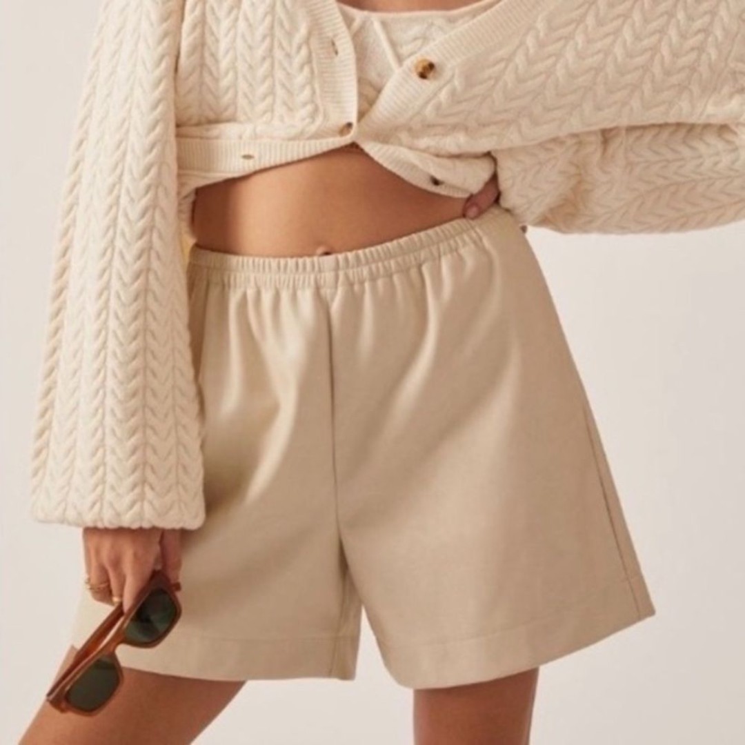 Anthropologie Avec Les Filles faux vegan leather high rise pull on shorts M