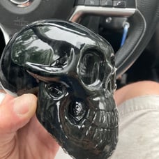 Silver scheen obsidian skull